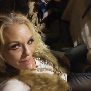 Meet your Posher, Desiree